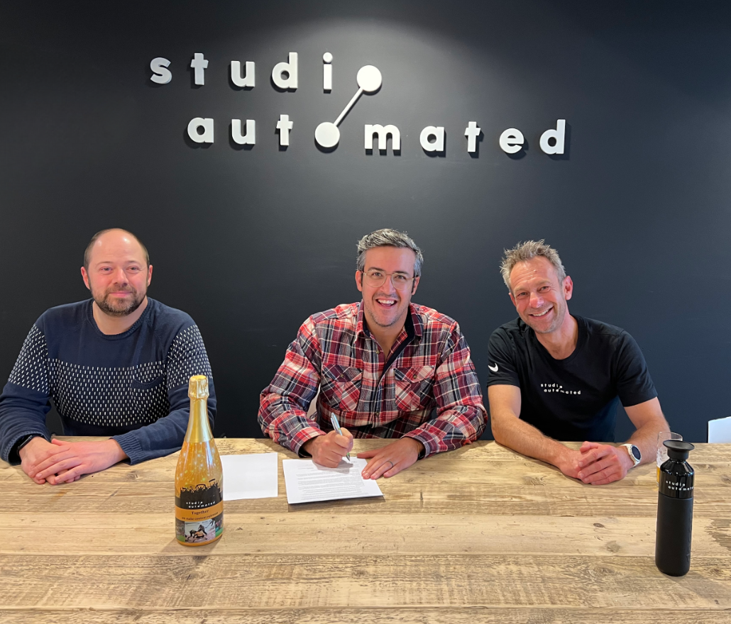 Signing of Dave